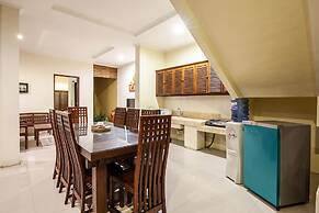 8-BR Private Pool Villa Walk to Seminyak Beach