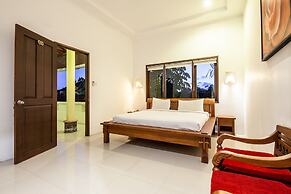 8-BR Private Pool Villa Walk to Seminyak Beach