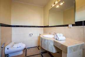 8-BR Private Pool Villa Walk to Seminyak Beach