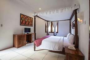 8-BR Private Pool Villa Walk to Seminyak Beach