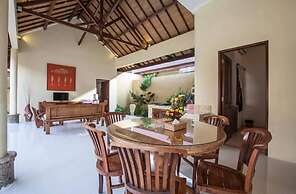 8-BR Private Pool Villa Walk to Seminyak Beach