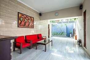 8-BR Private Pool Villa Walk to Seminyak Beach