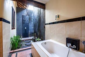 PB - 7BR - V5 & V1 7BR Private Pool Villa, Walk to Seminyak Beach