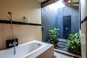 PB - 6BR- V1 & V3 6BR Private Pool Villa, Walk to Seminyak Beach