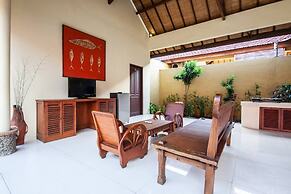 PB - 6BR- V1 & V3 6BR Private Pool Villa, Walk to Seminyak Beach