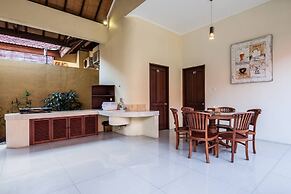 PB - 6BR- V1 & V3 6BR Private Pool Villa, Walk to Seminyak Beach
