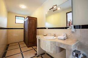 PB - 6BR- V1 & V3 6BR Private Pool Villa, Walk to Seminyak Beach