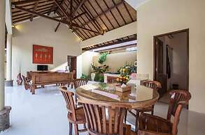 PB - Villa 3 - 3BR · 3-BR Private Pool Villa Walk to Seminyak Beach