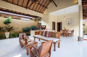 PB - Villa 3 - 3BR · 3-BR Private Pool Villa Walk to Seminyak Beach