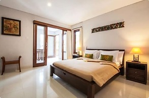 SMV - 3BedGRDN - V1 · 3BR Garden Villa Walk to Beach N Shops Legian