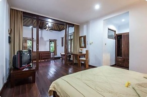 SMV- 2BedGRDN - V7 · 2BR Garden Villa Walk to shops and Beach Legian