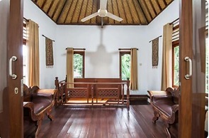 SMV- 2BedGRDN - V7 · 2BR Garden Villa Walk to shops and Beach Legian