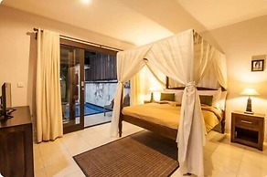 SMV . 6-BR · 6BR Pool Prime Area Walk to Beach N Shops Legian