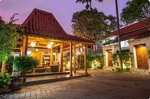 SMV- 2BedGRDN - V4 · 2BR Garden Villa Walk to shops and Beach Legian