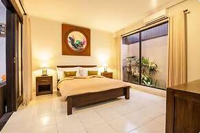 SMV . 4-BR · 4BR Pool Prime Area Walk To Beach N Shops Legian