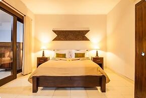 SMV . 10-BR · 10BR Pool Prime Area Walk to Beach and Shops
