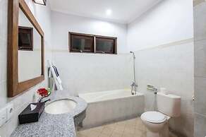 SMV . 10-BR · 10BR Pool Prime Area Walk to Beach and Shops