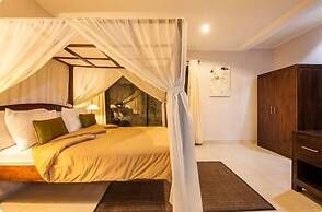 SMV . 10-BR · 10BR Pool Prime Area Walk to Beach and Shops