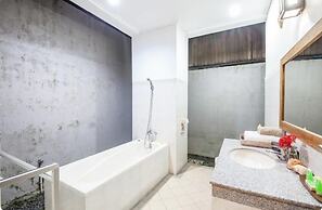 SMV . 10-BR · 10BR Pool Prime Area Walk to Beach and Shops