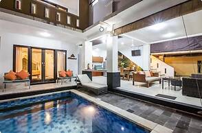 SMV . 10-BR · 10BR Pool Prime Area Walk to Beach and Shops