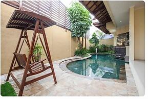 4 Bathroom Private Pool Villa near Seminyak Beach Bali