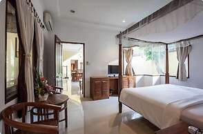 4 Bathroom Private Pool Villa near Seminyak Beach Bali