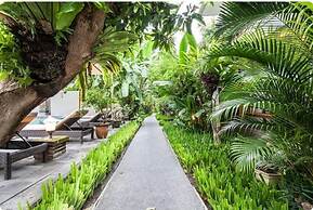 SMV - garden - 8-BR · 8BR Garden Villa Walk to Beach and Shops Legian