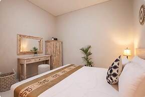 Cecilya Balian Stylish 3 Bedroom House near Beach at City Center