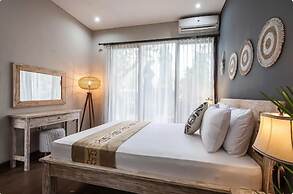 Cecilya Balian Stylish 3 Bedroom House near Beach at City Center