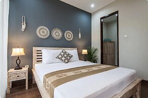 Cecilya Balian Stylish 3 Bedroom House near Beach at City Center