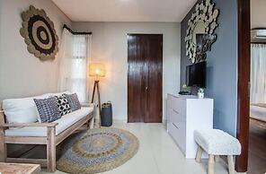 Cecilya Balian Stylish 3 Bedroom House near Beach at City Center