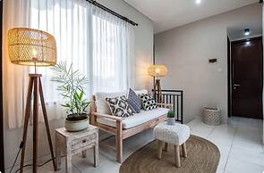 Cecilya Balian Stylish 3 Bedroom House near Beach at City Center