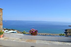 Villa Ioanna Greengrey- Vacation Houses for Rent Close to the Beach