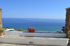 Villa Ioanna Greengrey- Vacation Houses for Rent Close to the Beach
