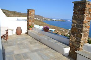 Villa Ioanna Greengrey- Vacation Houses for Rent Close to the Beach