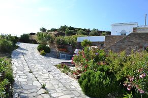 Villa Ioanna Greengrey- Vacation Houses for Rent Close to the Beach