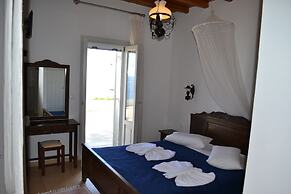 Villa Ioanna Greengrey- Vacation Houses for Rent Close to the Beach