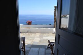 Villa Ioanna Greengrey- Vacation Houses for Rent Close to the Beach
