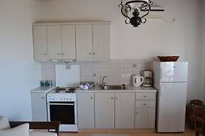 Villa Ioanna Greengrey- Vacation Houses for Rent Close to the Beach