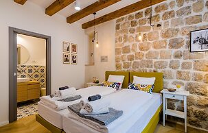 Villa Monte Santo by DuHomes