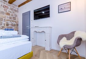 Villa Monte Santo by DuHomes