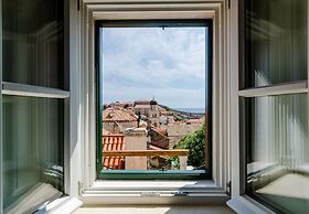 Villa Monte Santo by DuHomes