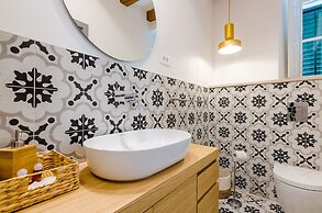 Villa Monte Santo by DuHomes