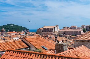 Villa Monte Santo by DuHomes