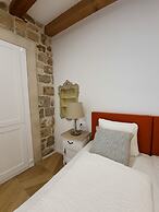 Villa Monte Santo by DuHomes