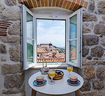 Villa Monte Santo by DuHomes