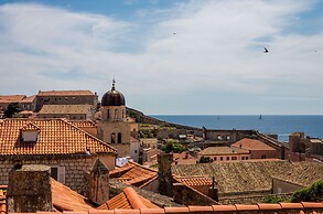 Villa Monte Santo by DuHomes