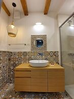 Villa Monte Santo by DuHomes