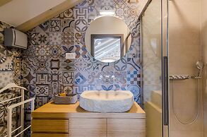 Villa Monte Santo by DuHomes