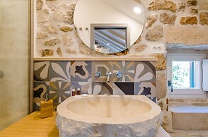 Villa Monte Santo by DuHomes